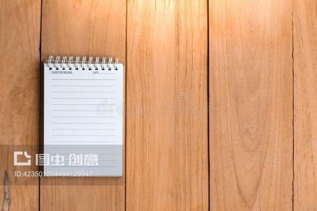 木板背景上帶鉛筆的記事本。使用壁紙用于教育、商業(yè)照片。記下產(chǎn)品的書(shū)籍Notepad with pencil on wood board background.using wallpaper for education, business photo.Take note of the product for book with